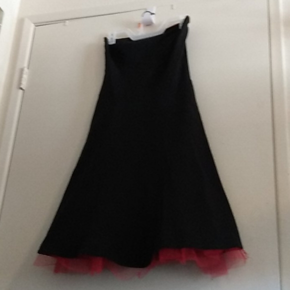 Black dress - Picture 4 of 4